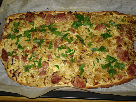 Die fertige Sauerkraut-Pizza